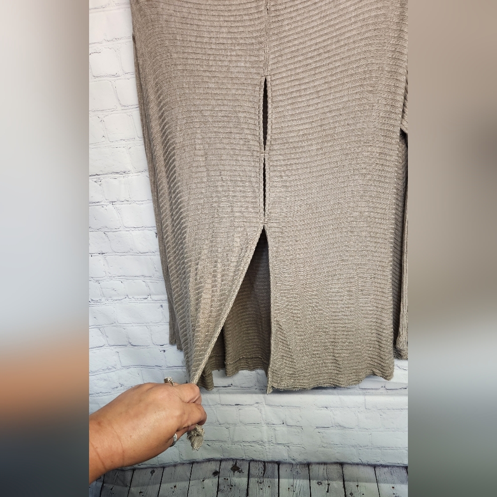 We The Free/ Ribbed Split Back Top - image 5